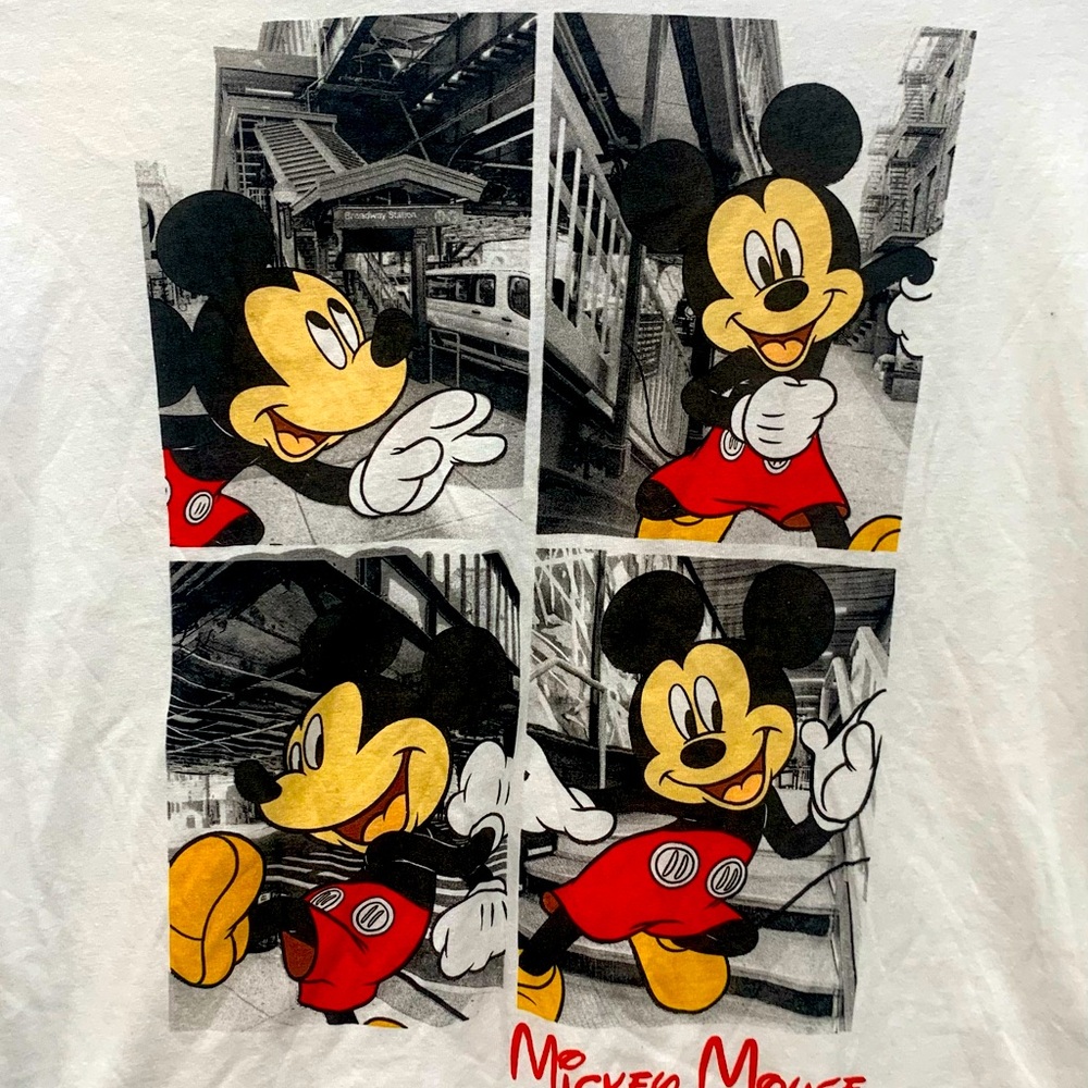 Woman’s Junior Disney Mickey Mouse short sleeve tee shirt Size L